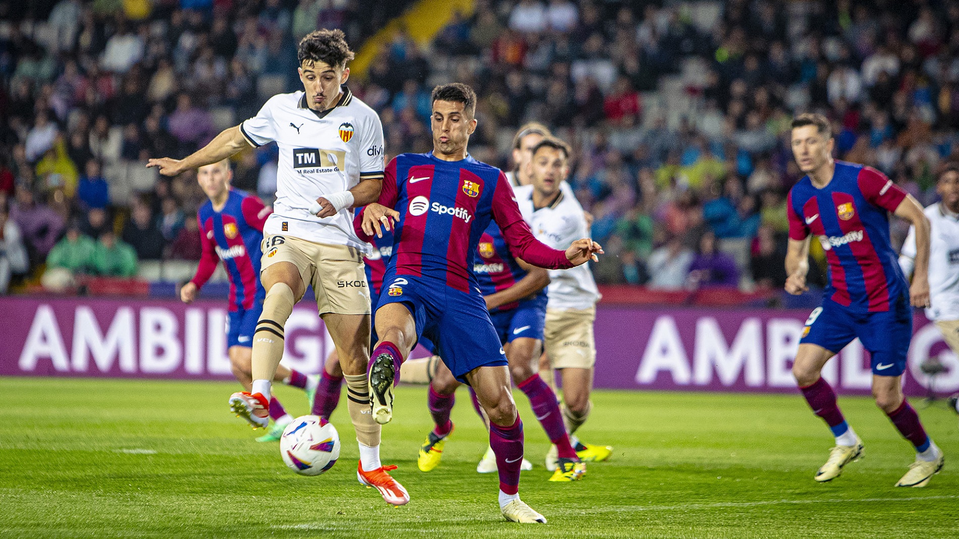 Soi kèo Valencia vs Barcelona 03h30, 07/02/2025 Cúp nhà vua Tây Ban Nha Soi kèo Valencia vs Barcelona kèo tài xỉu