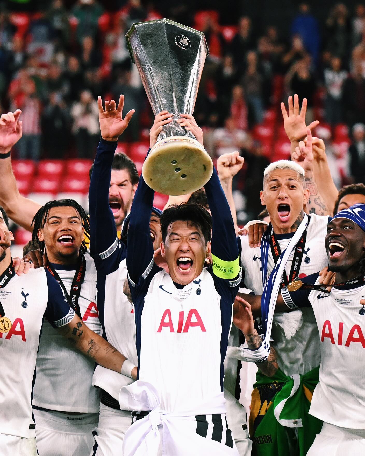 Son Heung-min Và Danh Hiệu Đầu Tiên Cùng Tottenham Tiền đạo người Hàn Quốc mừng chức vô địch đầu tiên trên sân San Mames
